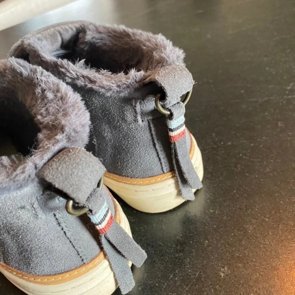 Shoes - Picture 2 of 4